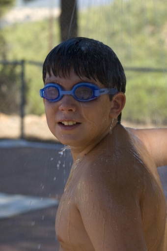 En la piscina.