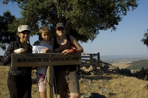 Actividades del grupo de Montañeros en el Mirador de Castilnegro.